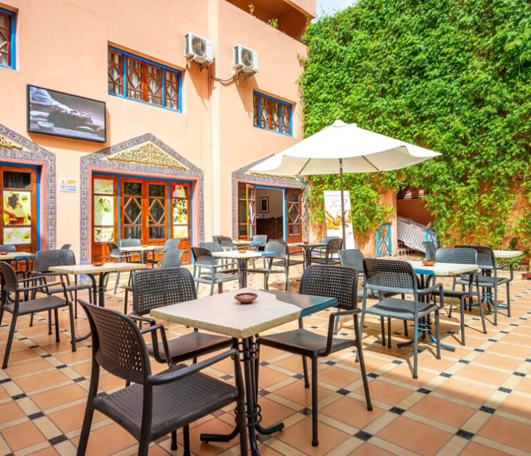 Terrasse de la piscine